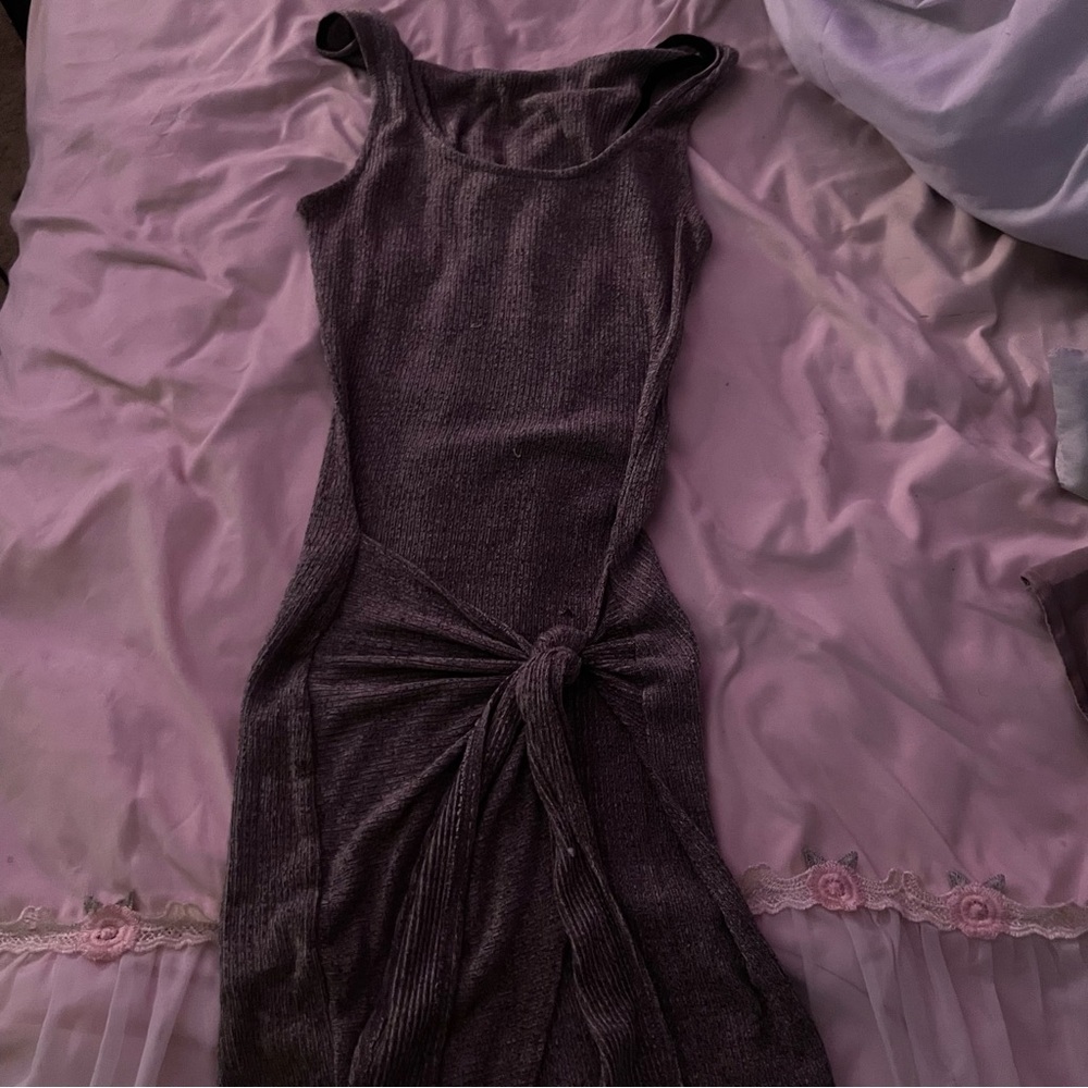 Elegant Grey Sleeveless Dress With Texture